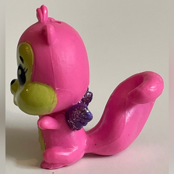Hatchimals Colleggtibles Season 1 Pink Green Chipmunk Figure - Picture 2 of 5